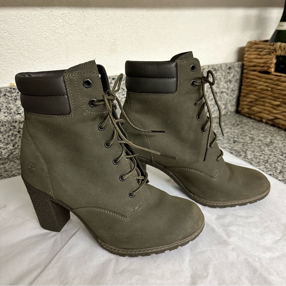 TIMBERLAND HEELS (NWOT)